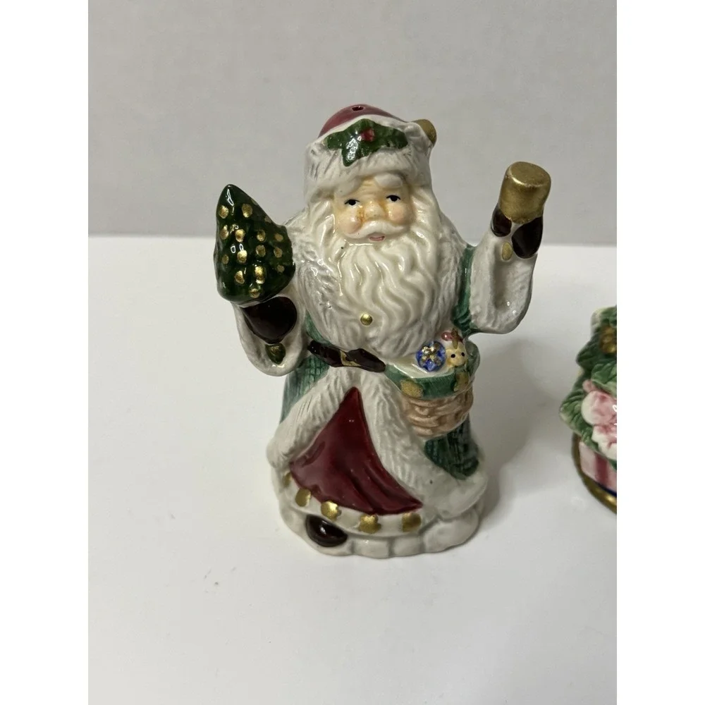 Vintage Omnibus  Santa‎ Clause And Christmas Tree Shakers 1992